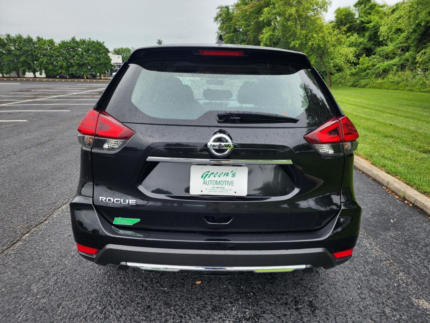 2017 BLACK /Black Nissan Rogue S FWD (KNMAT2MT6HP) with an 2.5L L4 DOHC 16V engine, CVT transmission, located at 1221 Madison St., Shelbyville, TN, 37160, (931) 680-9439, 0.000000, 0.000000 - Photo#2